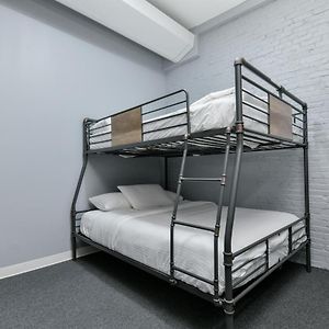 Studio Lit King-Size