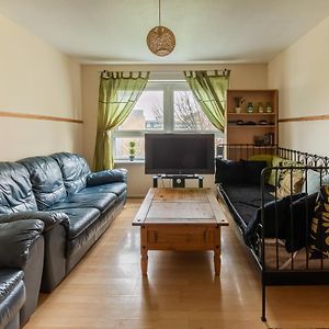 Edinburgh City Centre Aishia/Sakina Apartment
