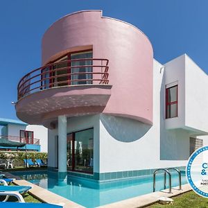 Villa à 4 Chambres à Coucher