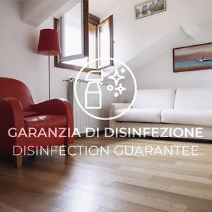 Studio Lit King-Size