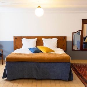 Chambre Grande Lit King-Size au Sous-Sol