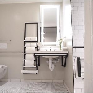 Chambre de Luxe Lit King-Size avec Accès aux Personnes Handicapées