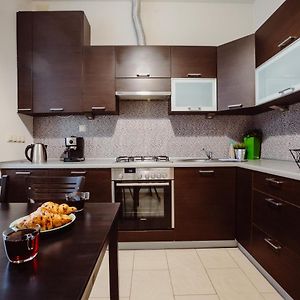 Kings City - Old Town Apartment