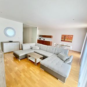Apartment Korunni Dvur 130M2, 2 Free Parkings