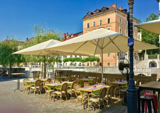 Aroma Restaurant & Pizzeria