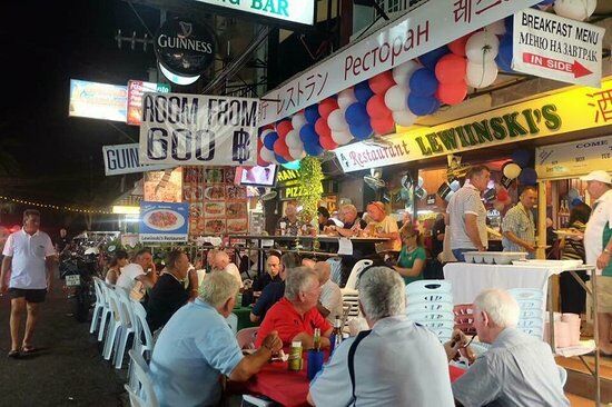 Lewinskis Golf Bar and Restaurant