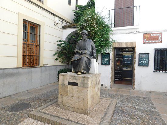 Estatua de Maimonides