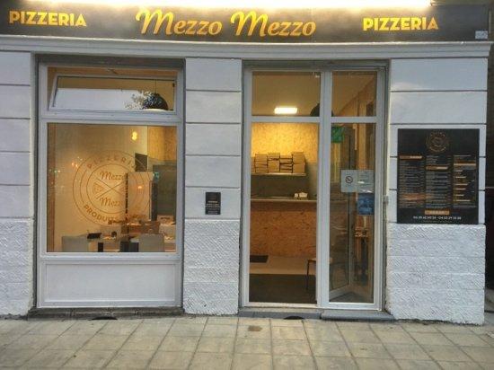 Mezzo Mezzo Pizza