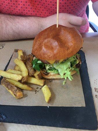 Green dog beer & burger