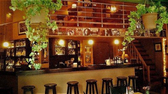 kafe Arkouda Classic Jazz Rock & Blues Bar