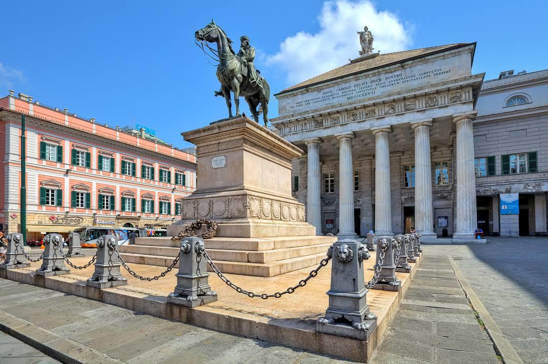 la Piazza De Ferrari