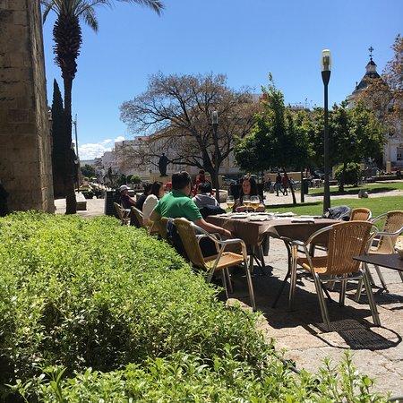 El Porton Cafe y Copas