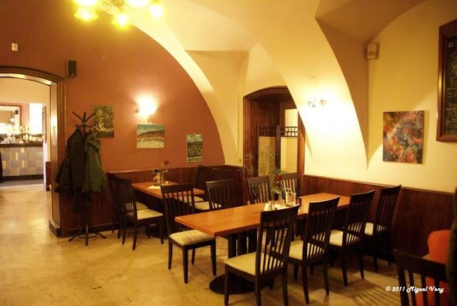 Angelika Etterem es Kavehaz