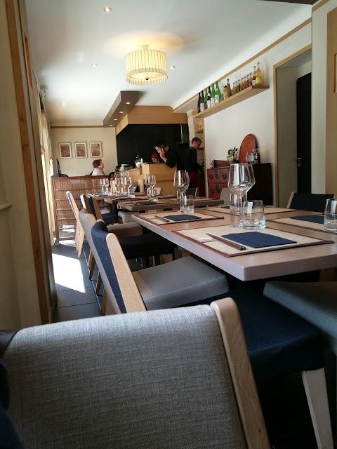 Nobuki Table Japonaise