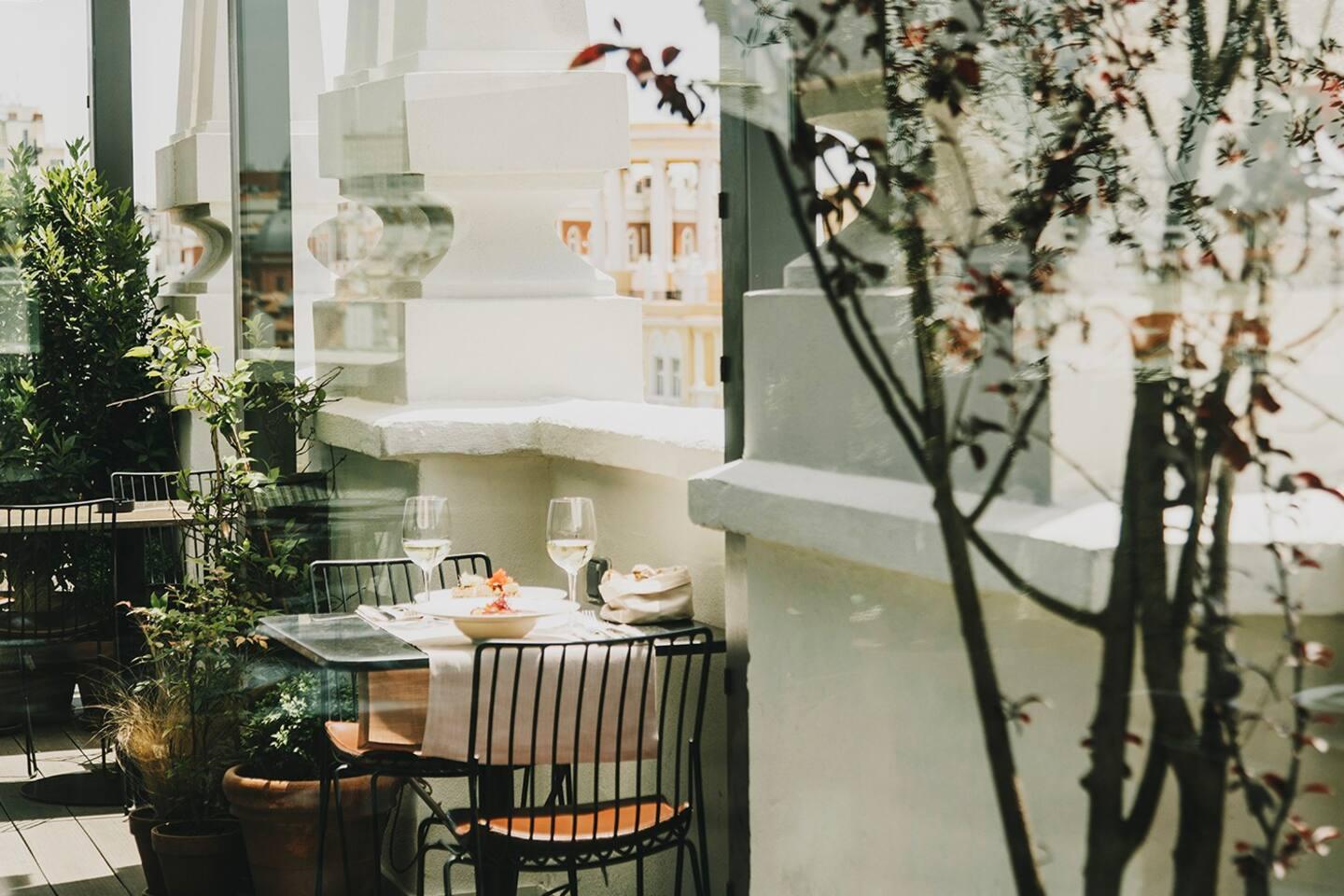 Nice To Meet You Restaurant & Lounge