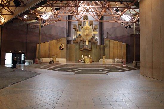 Église de Sainte-Bernadette