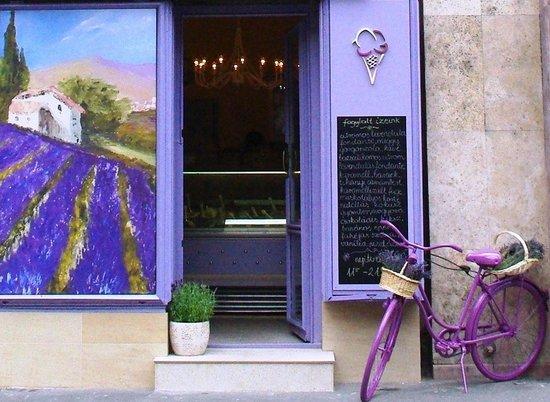 Levendula Kezmuves Fagylaltozo