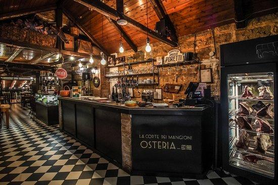 La Corte Dei Mangioni