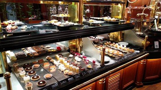 Les Grands Buffets