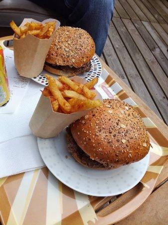 Restaurant The B53's