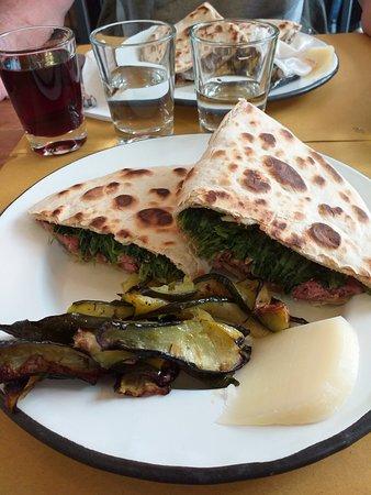 L'Italienne au Chapeau Rouge