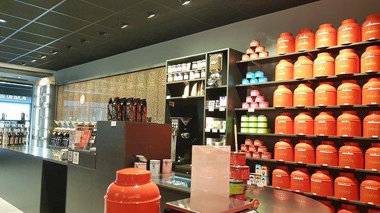 ETIENNE Coffee & Shop