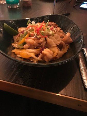 Rozu Restaurant & Cocktail Lounge