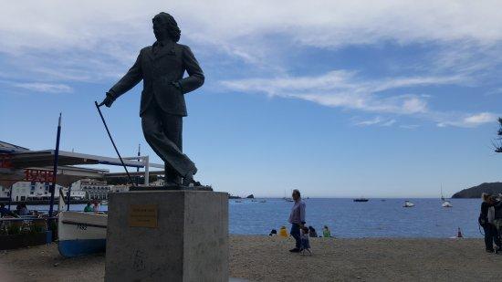 Statue of Salvador Dali