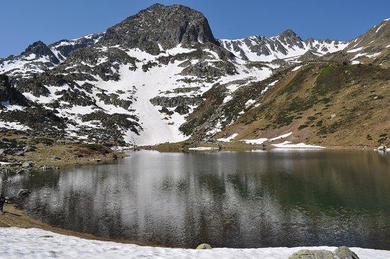 Les Abelletes Lake Trail