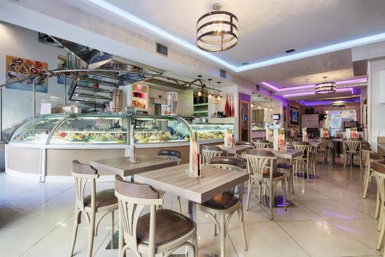 White Bar & Restaurant