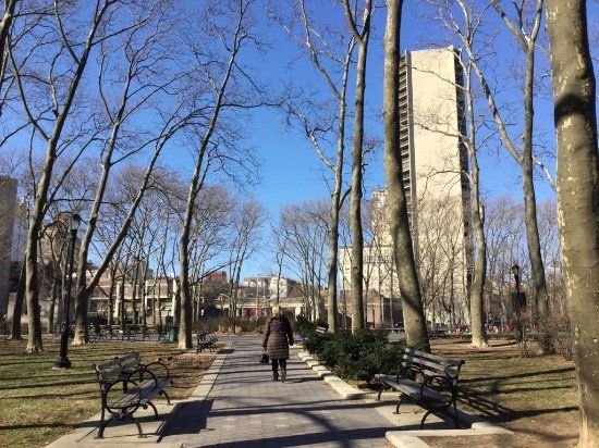 Parc Cadman Plaza