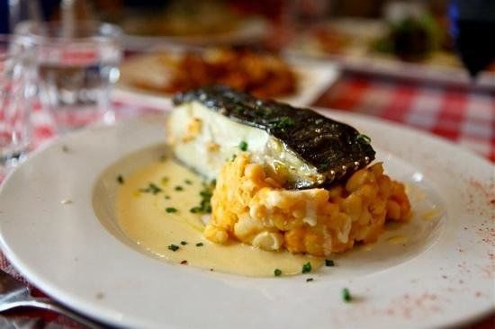 Les Trois Ecritoires