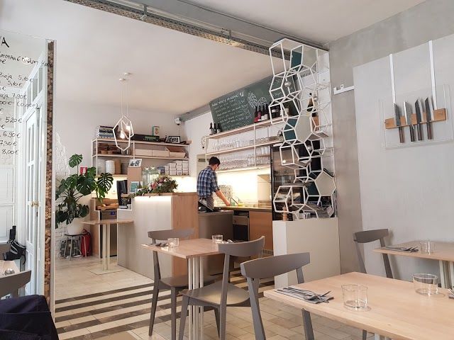 Monstera Bistro