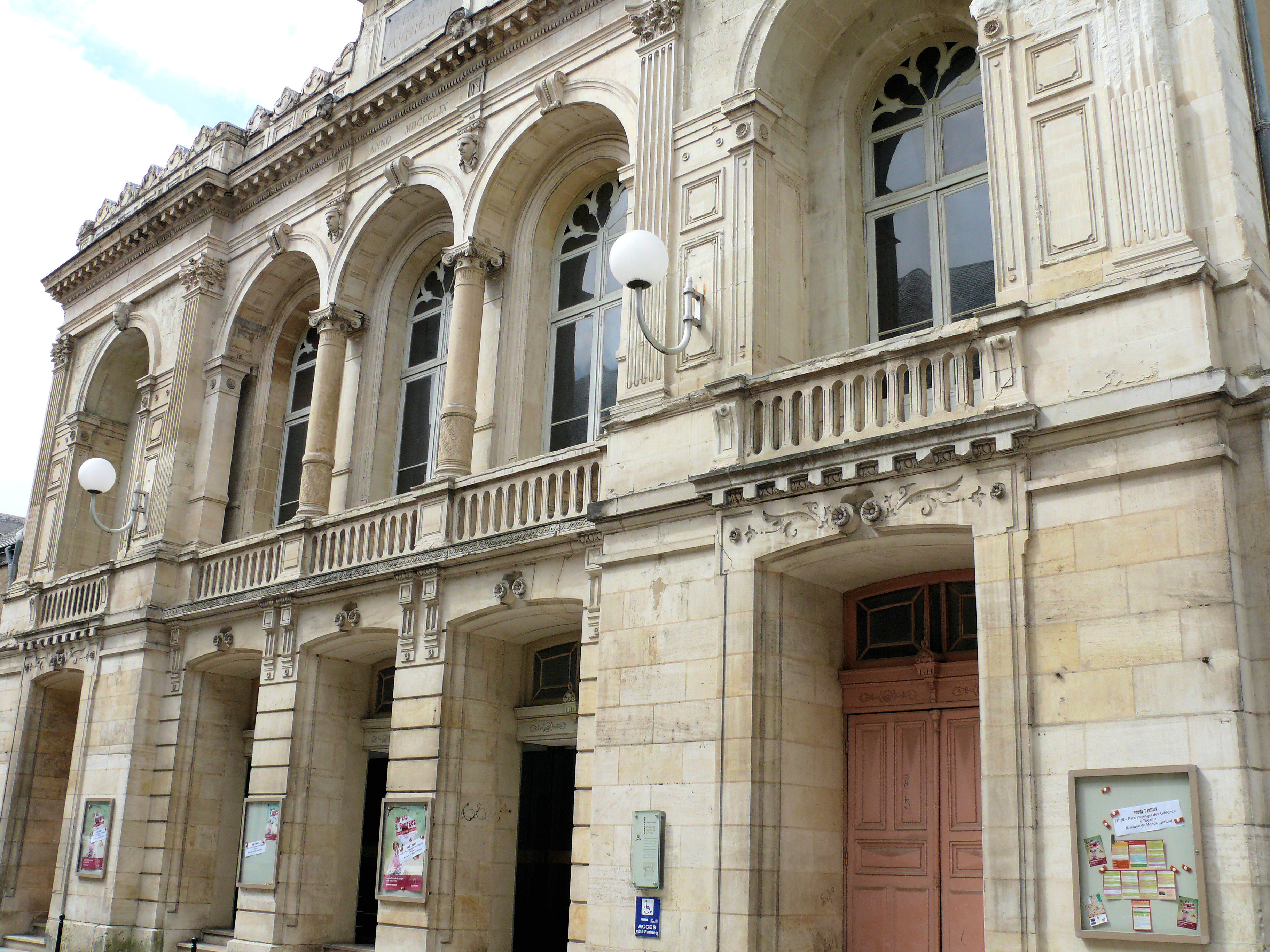 théâtre municipal Jacques-Cœur
