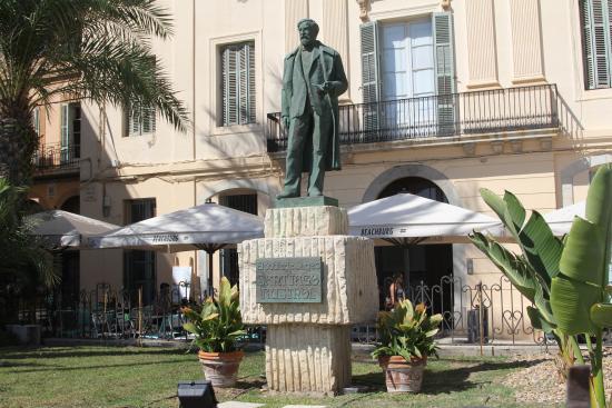 Monumento a Santiago Rusinol